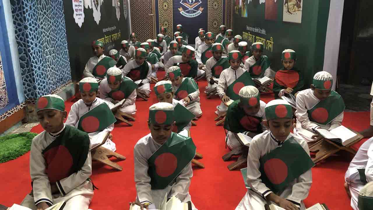 ফেনীতে কোরআন খতম করে বিজয় দিবস উদযাপন&nbsp;