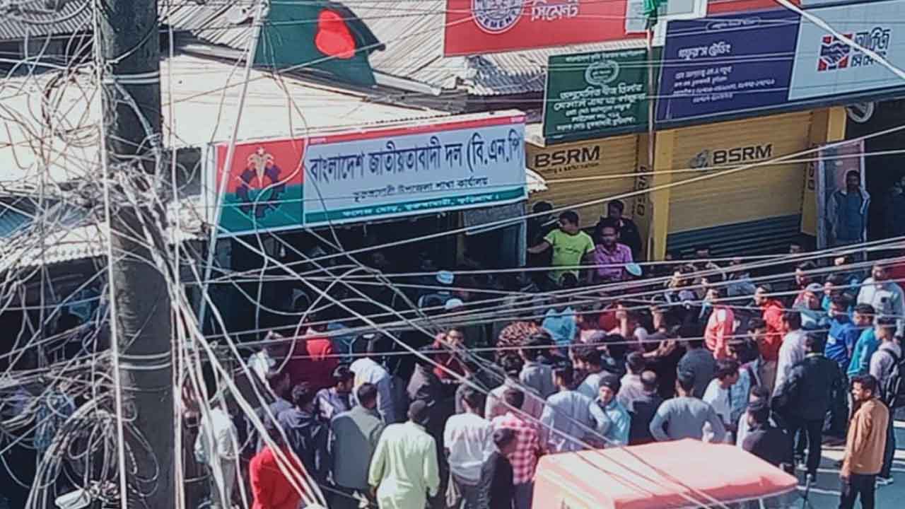কুড়িগ্রামে ফুল দেওয়াকে কেন্দ্র করে বিএনপির দুই গ্রুপের সংঘর্ষ&nbsp;