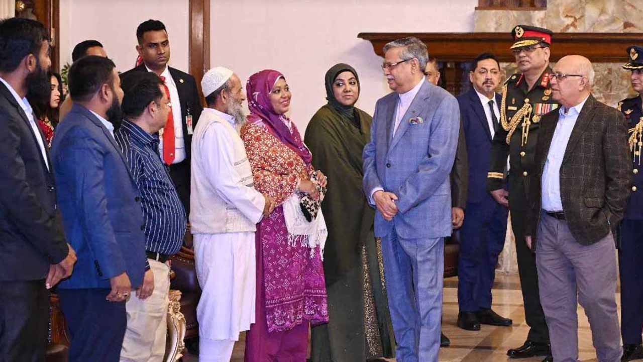 বিজয় দিবসে বঙ্গভবনে বীরশ্রেষ্ঠ পরিবারের সদস্যদের সংবর্ধনা