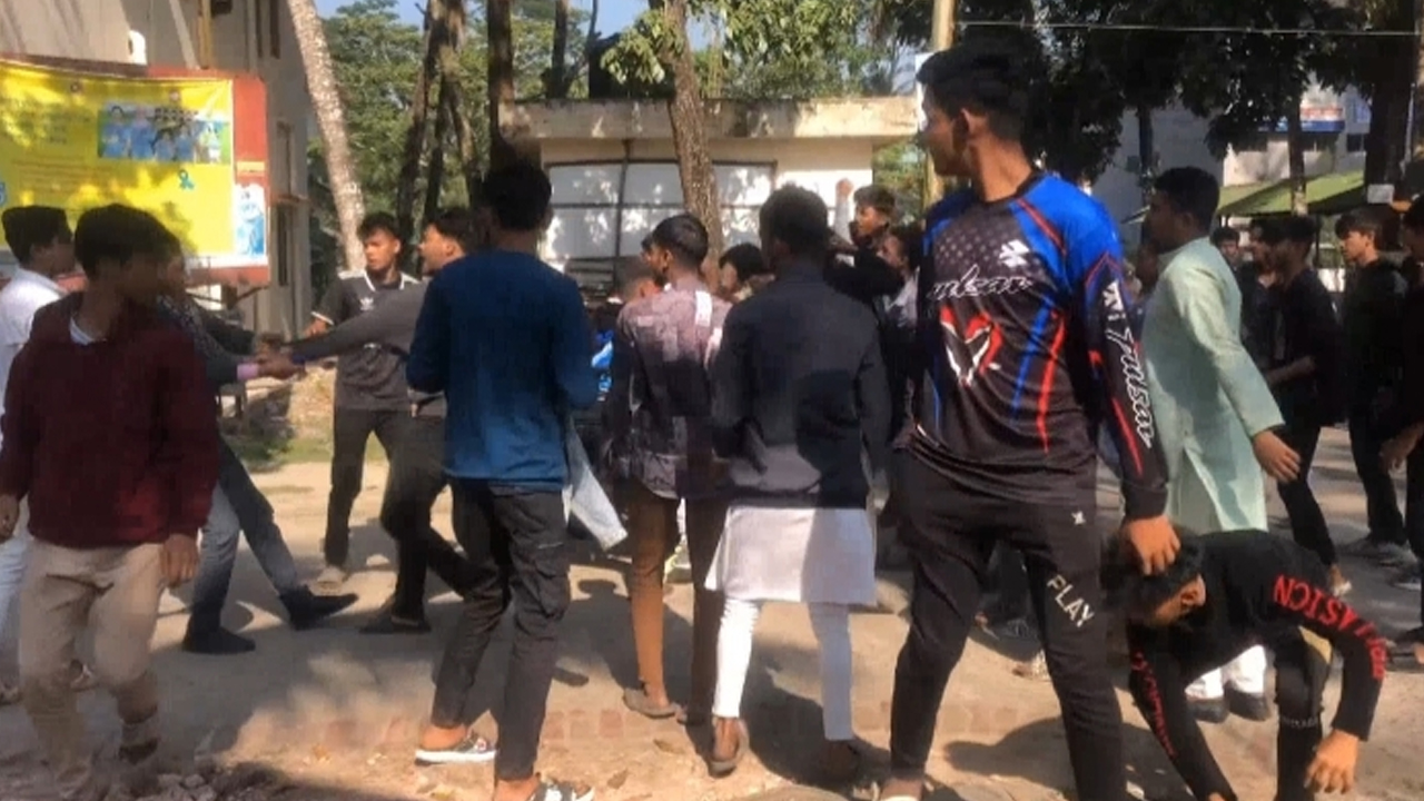 বিজয় দিবসের র&zwj;্যালিকে কেন্দ্র করে ছাত্রদলের দুই গ্রুপের সংঘর্ষ