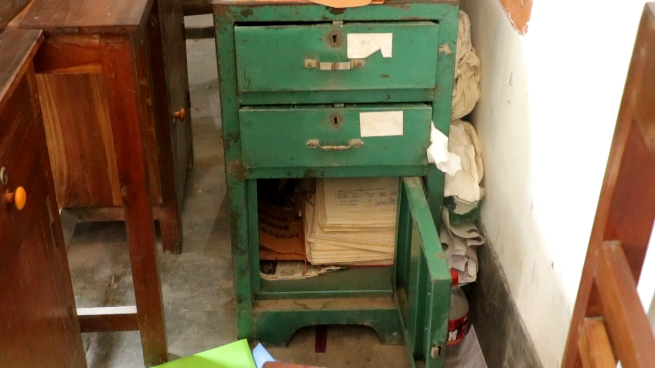 লকার ভেঙে অর্ধশতাধিক দলিল নিয়ে গেছে ডাকাতরা