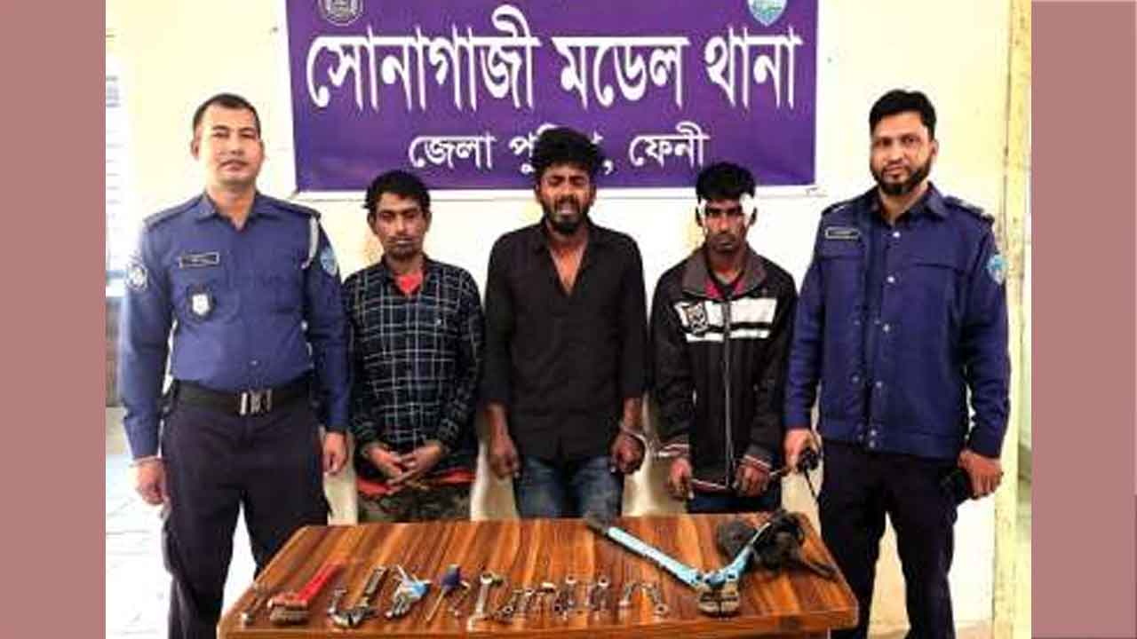 বায়ু বিদ্যুৎ কেন্দ্রের সরঞ্জাম লুটের সময় ধরা পড়ল ৩ জন