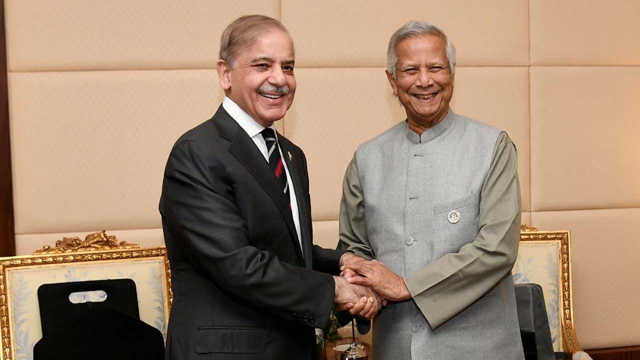 ড. ইউনূসের সঙ্গে পাকিস্তানের প্রধানমন্ত্রীর বৈঠক