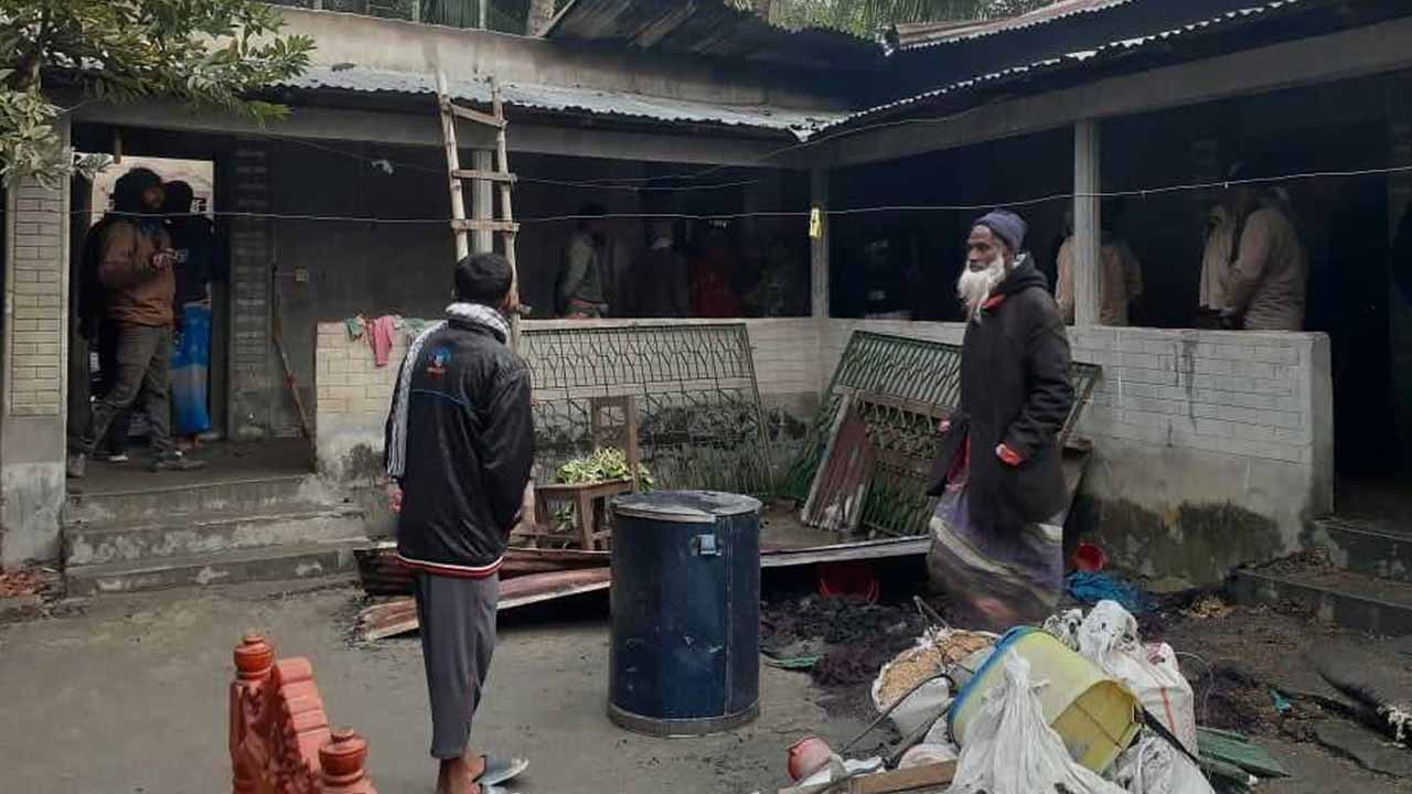 আগুনে পুড়ে ছাই হলো ৯ মাসের আলিজা