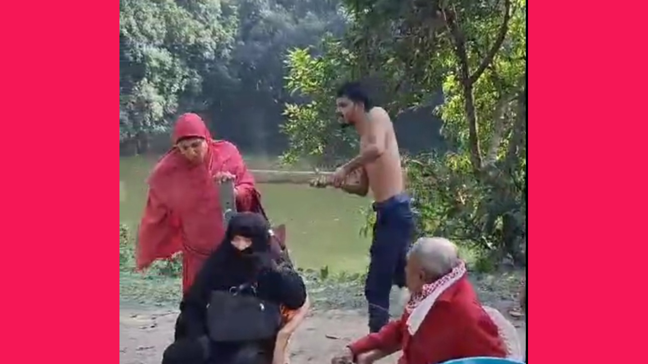 প্রকাশ্যে ফুফাতো বোনকে পিটিয়ে জখম: ভিডিও ভাইরাল