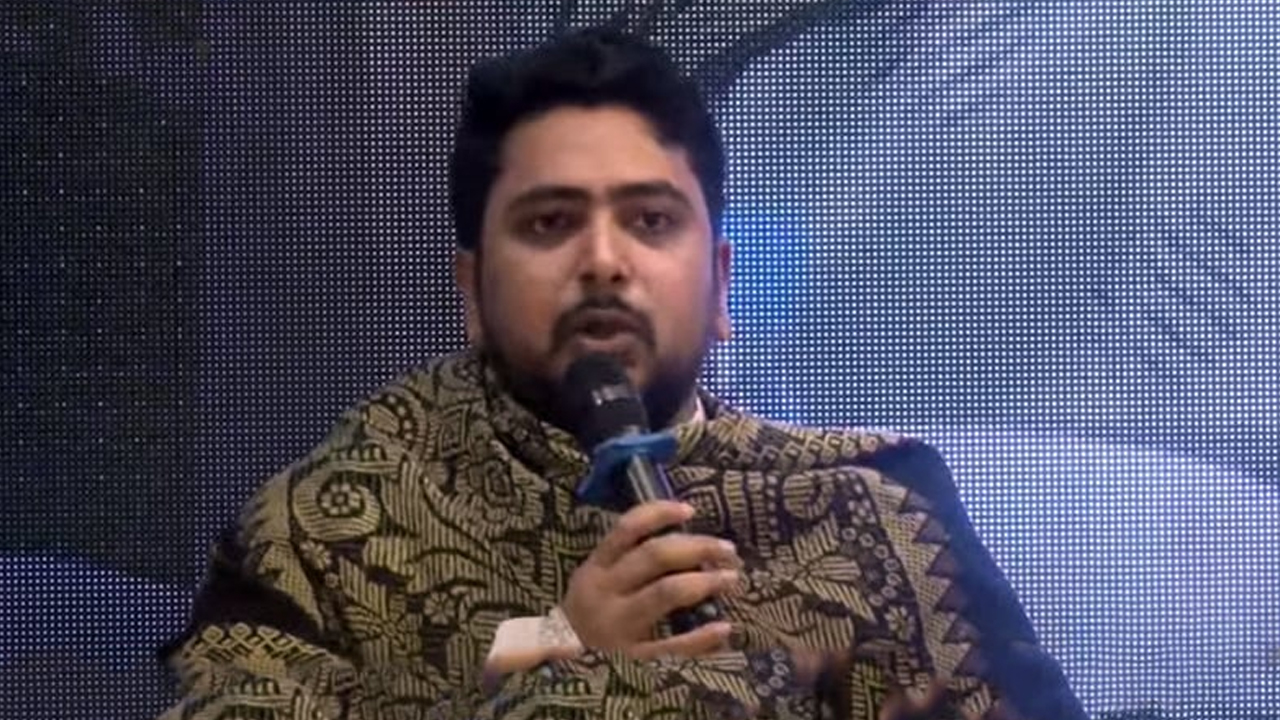 ক্ষমতা হস্তান্তরের প্রক্রিয়ায় আমাদের ঐক্যে পৌঁছাতে হবে: নাহিদ ইসলাম