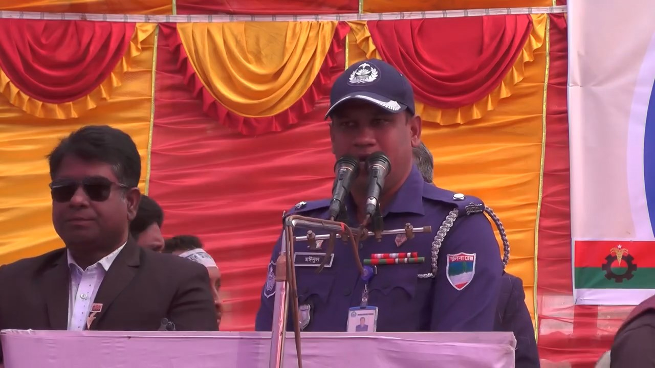 কুষ্টিয়ার বিএনপির কর্মী সমাবেশে বক্তব্য দিলেন ওসি