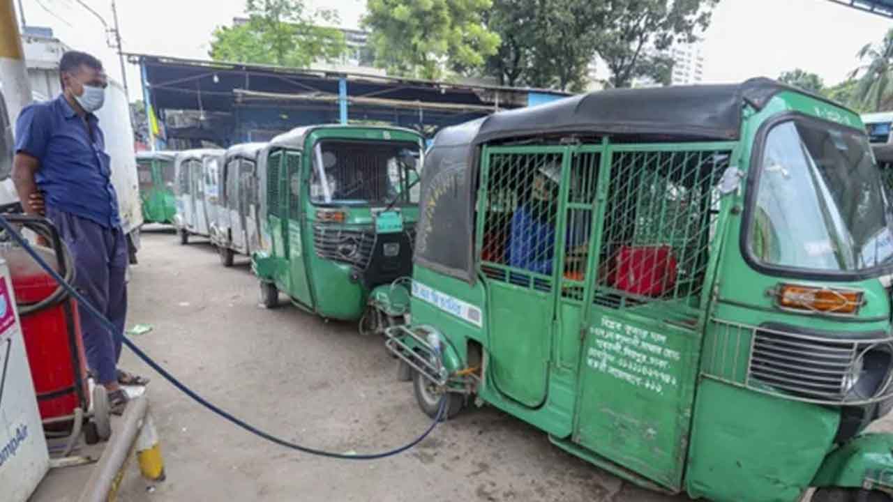 কমছে সিএনজি স্টেশন বন্ধ রাখার সময়