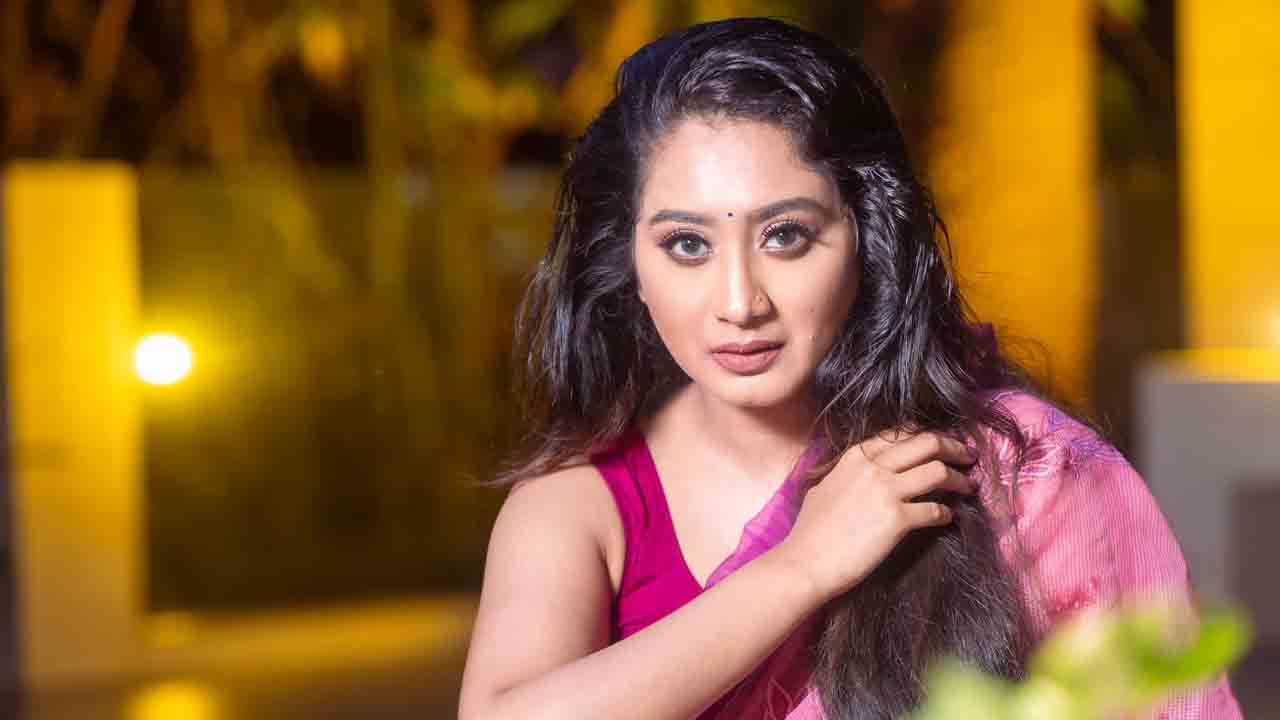 প্রকাশ্যে &lsquo;লিভ টুগেদার&rsquo; নিয়ে অভিনেত্রী স্বাগতাকে আইনি নোটিশ