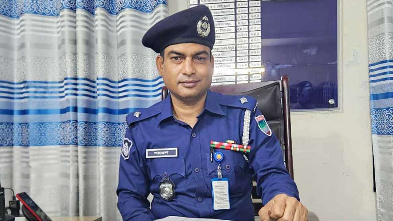 দেড় মাসের কর্মজীবনে বিতর্কের পাহাড়, চৌগাছার ওসি ক্লোজড