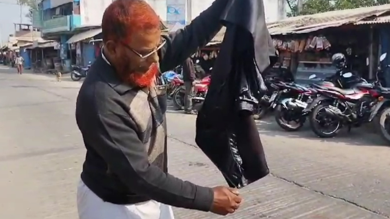 মুজিবকোট পুড়িয়ে পদত্যাগের ঘোষণা আওয়ামী লীগ নেতার