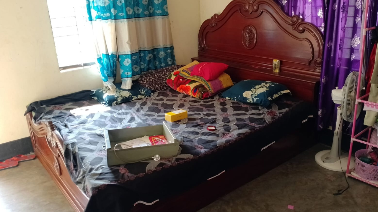 সালথা উপজেলা পরিষদ কোয়ার্টারে দিন-দুপুরে দুর্ধর্ষ চুরি