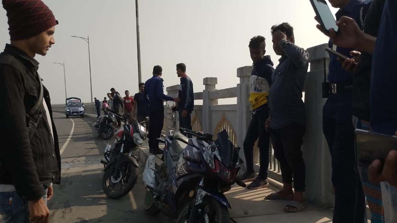 পিরোজপুরে সড়ক দুর্ঘটনায় প্রাণ গেল মোটরসাইকেল আরোহীর&nbsp;