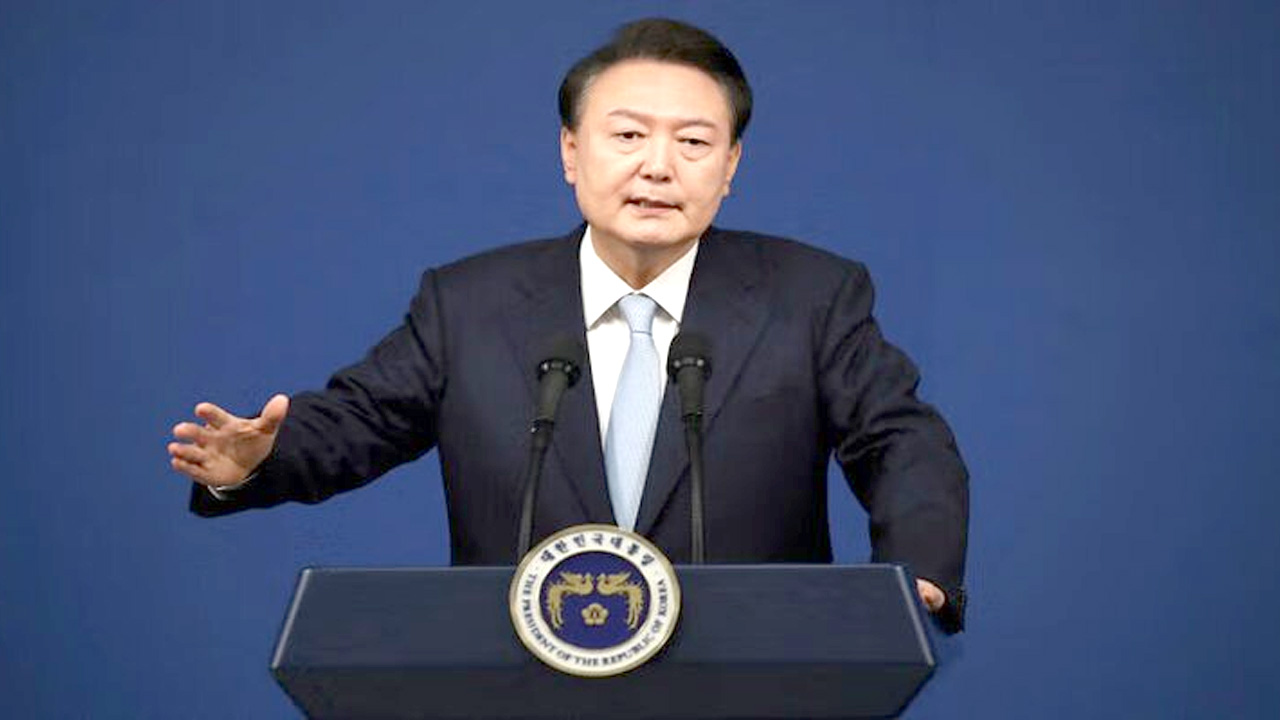 দক্ষিণ কোরিয়ার প্রেসিডেন্টের বিরুদ্ধে গ্রেপ্তারি পরোয়ানা জারি