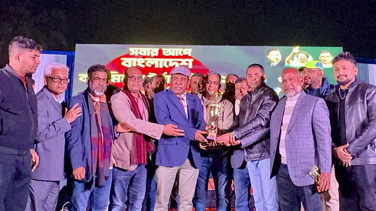 বগুড়ায় ব্যাডমিন্টন টুর্নামেন্টের ফাইনাল খেলা অনুষ্ঠিত