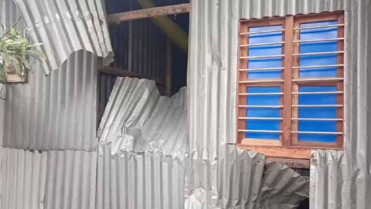 সংঘর্ষে ১০টি বসতঘর ভাঙচুর করা হয়েছে