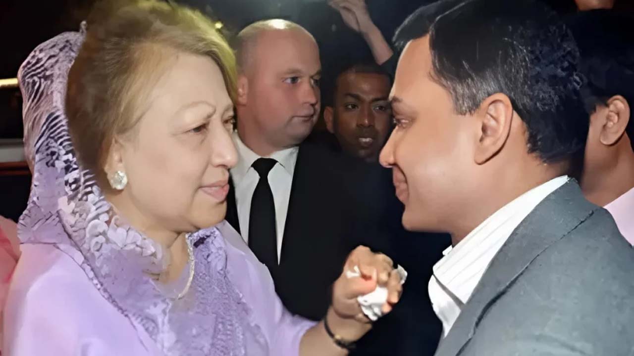 সাবেক প্রধানমন্ত্রী বেগম খালেদা জিয়া ও বিএনপির ভারপ্রাপ্ত চেয়ারম্যান তারেক রহমান। ছবি: সংগৃহীত