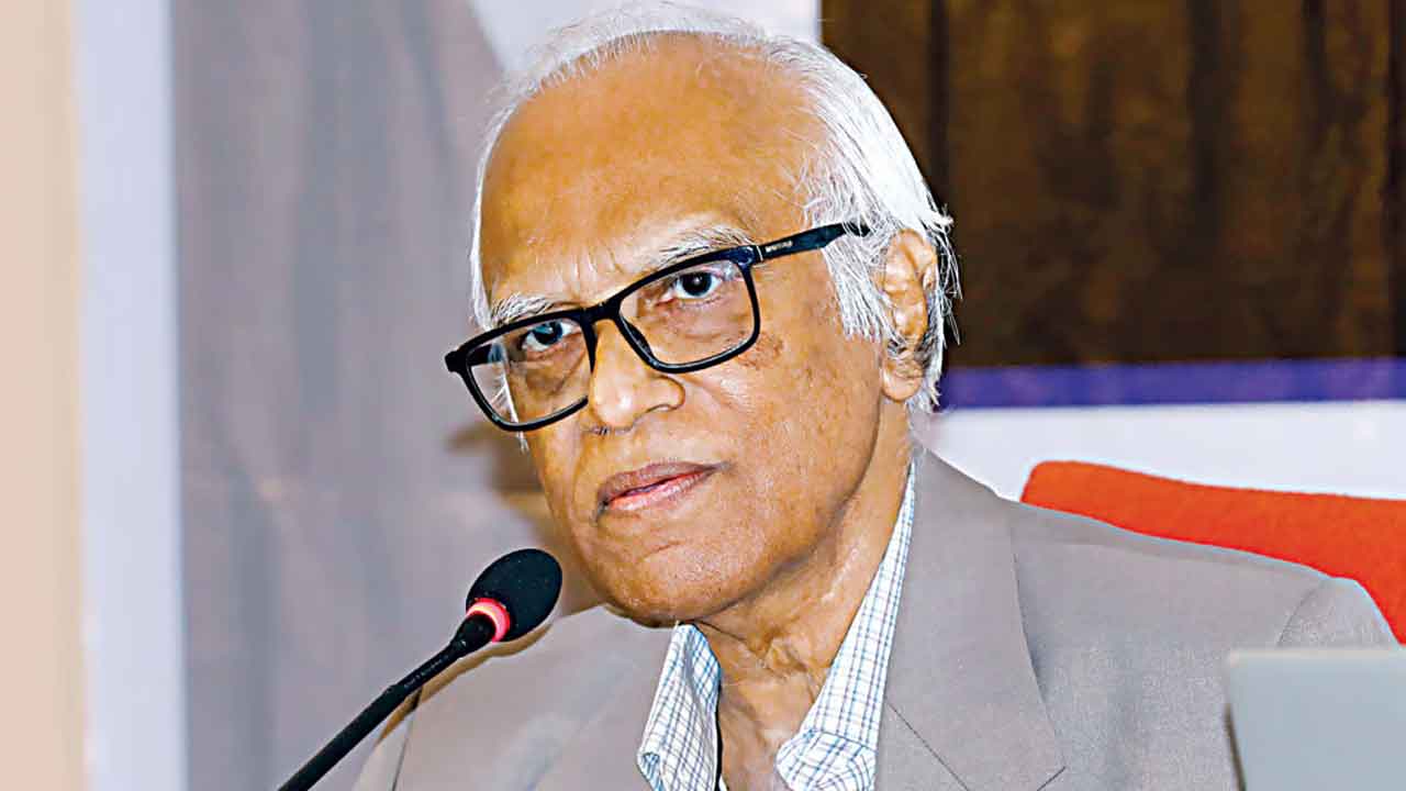 শিক্ষা ও পরিকল্পনা উপদেষ্টা ওয়াহিদউদ্দিন মাহমুদ (ফাইল ছবি)