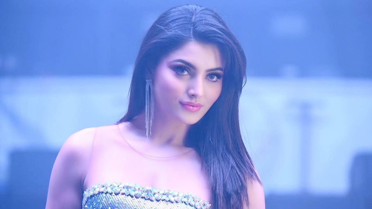 নিজের অসতর্কতার কথা জানালেন উর্বশী