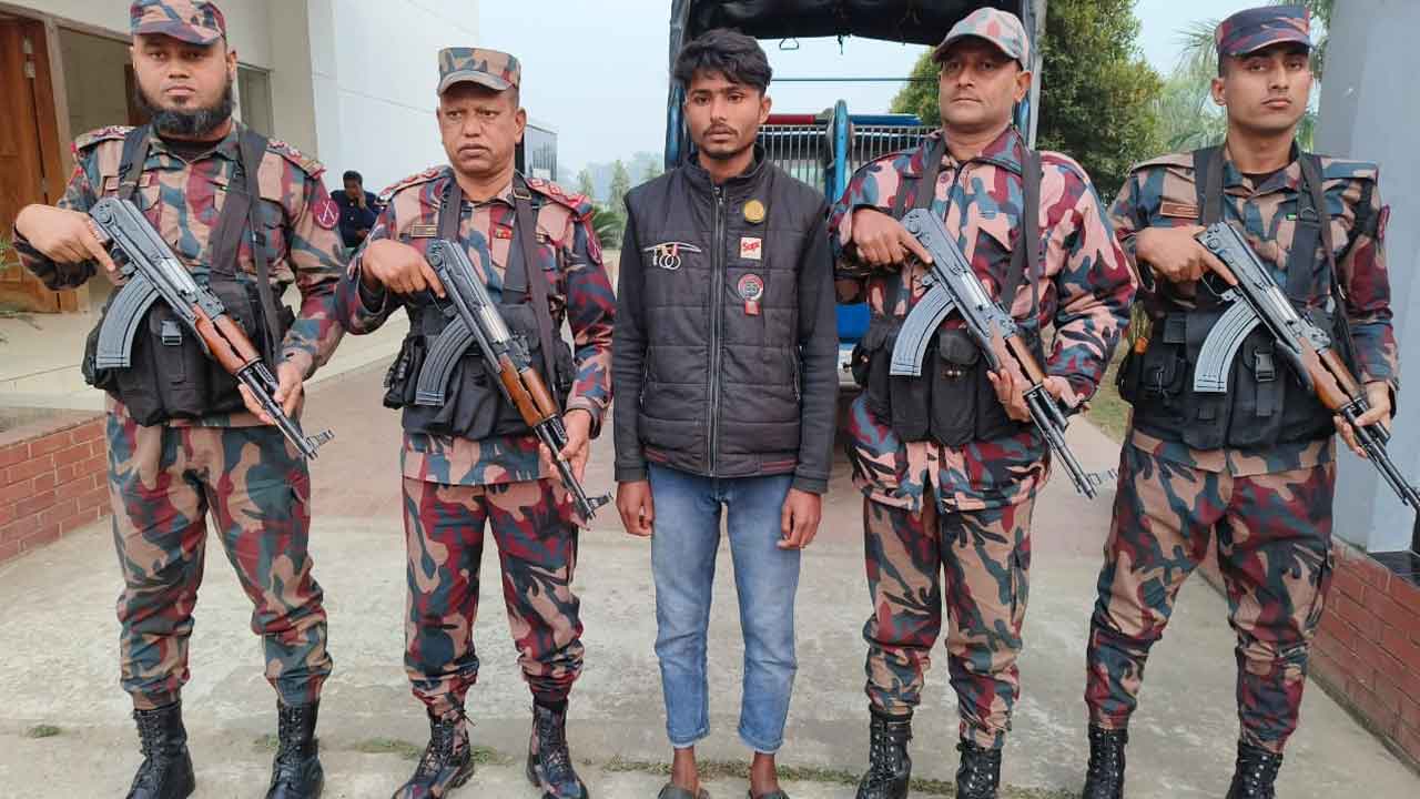 বাংলাদেশে অনুপ্রবেশকারী ভারতীয় নাগরিক আটক