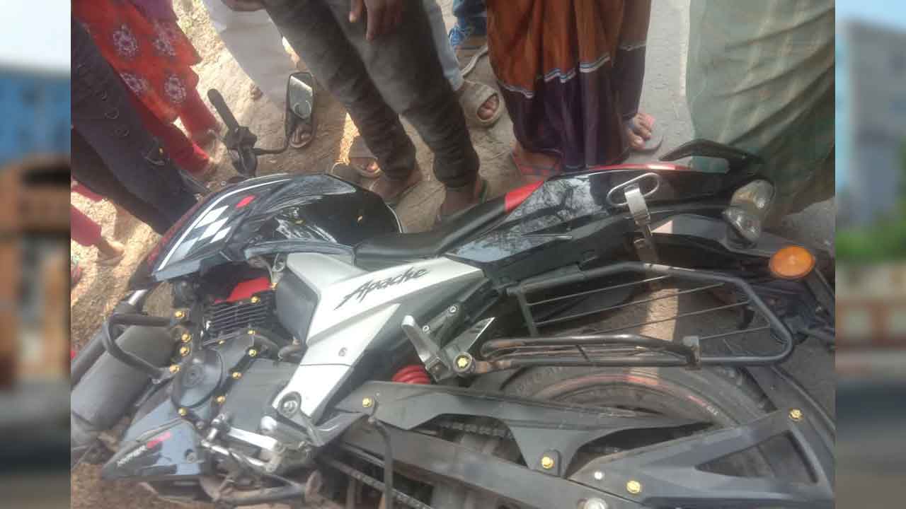 ফরিদপুরে ট্রাকের ধাক্কায় প্রাণ গেল শ্বশুরের, আহত জামাই