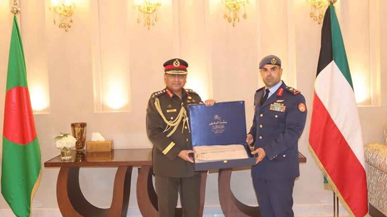 জেনারেল ওয়াকার-উজ-জামান ও মেজর জেনারেল পাইলট সাবাহ জাবের আলআমেদ আলসাবা। ছবি: সংগৃহীত