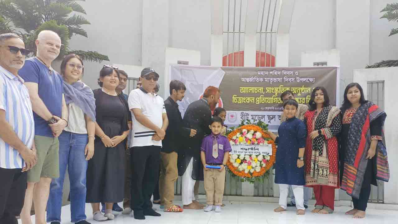 বগুড়ায় ভাষা শহীদদের শ্রদ্ধা জানালেন ২৫জন বিদেশি নাগরিক