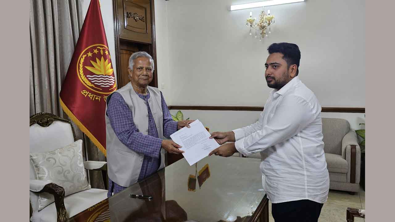 প্রধান উপদেষ্টা ড. মুহাম্মদ ইউনূসের কাছে পদত্যাগ পত্র জমা দেন তথ্য উপদেষ্টা নাহিদ ইসলাম