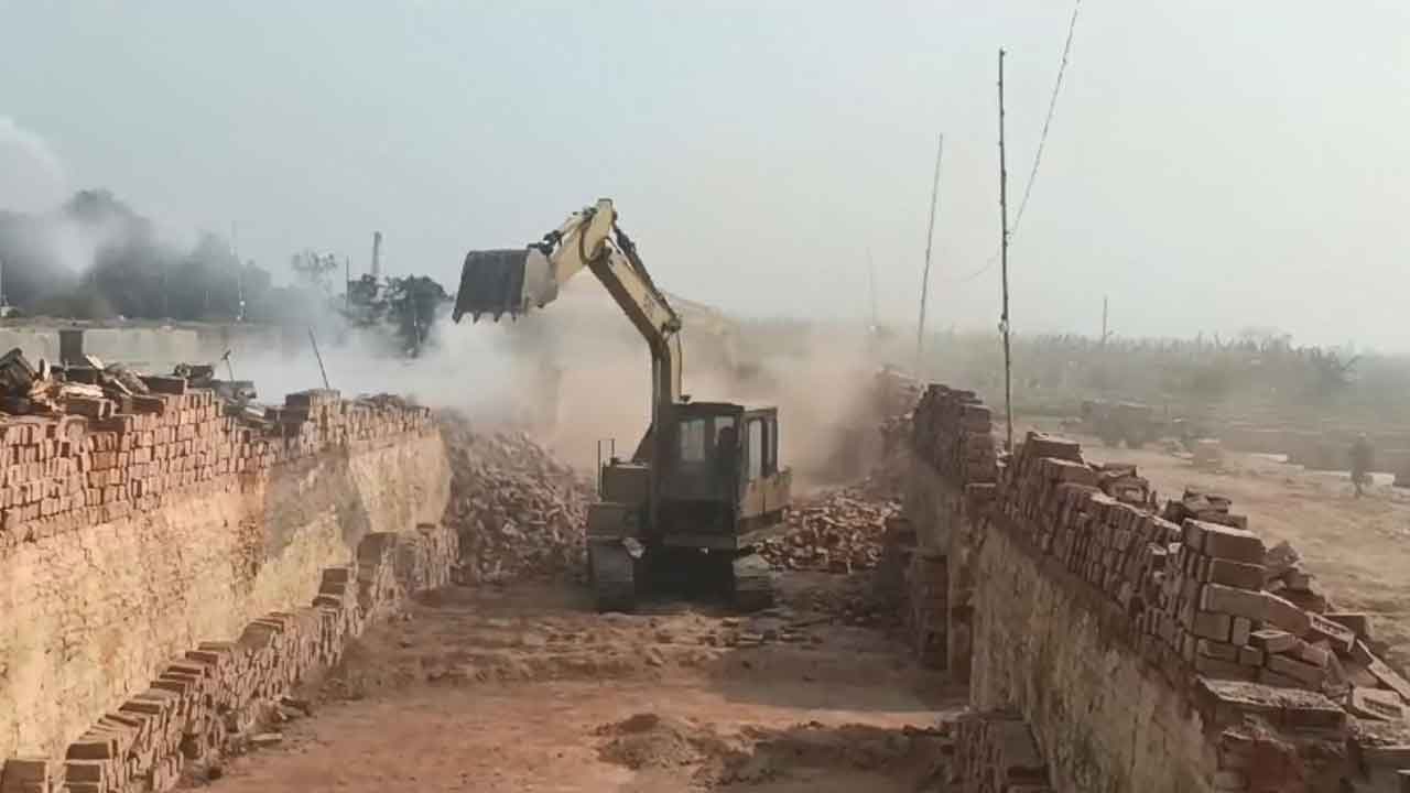 পাবনায় ১২ ইটভাটায় ৫০ লাখ টাকা জরিমানা, ৪টি উচ্ছেদ