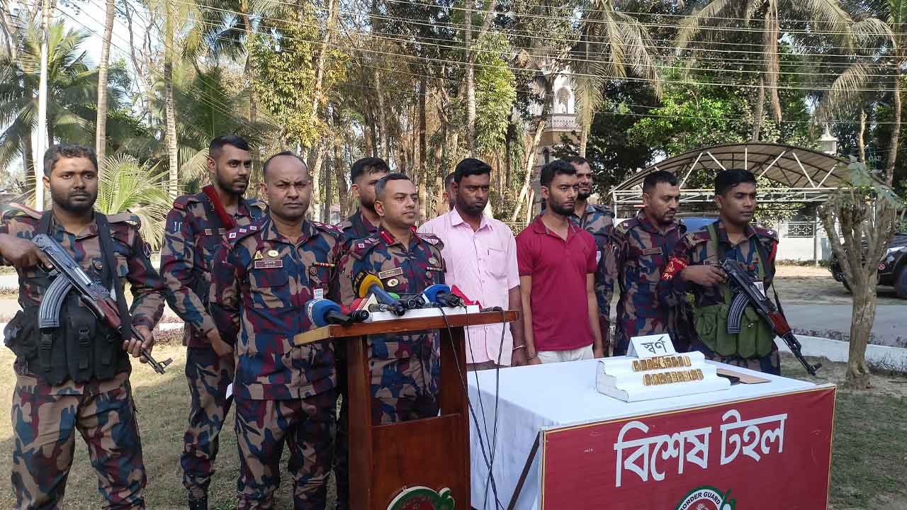 চুয়াডাঙ্গায় প্রায় ৩ কোটি মূল্যের স্বর্ণের বার উদ্ধার, আটক ২