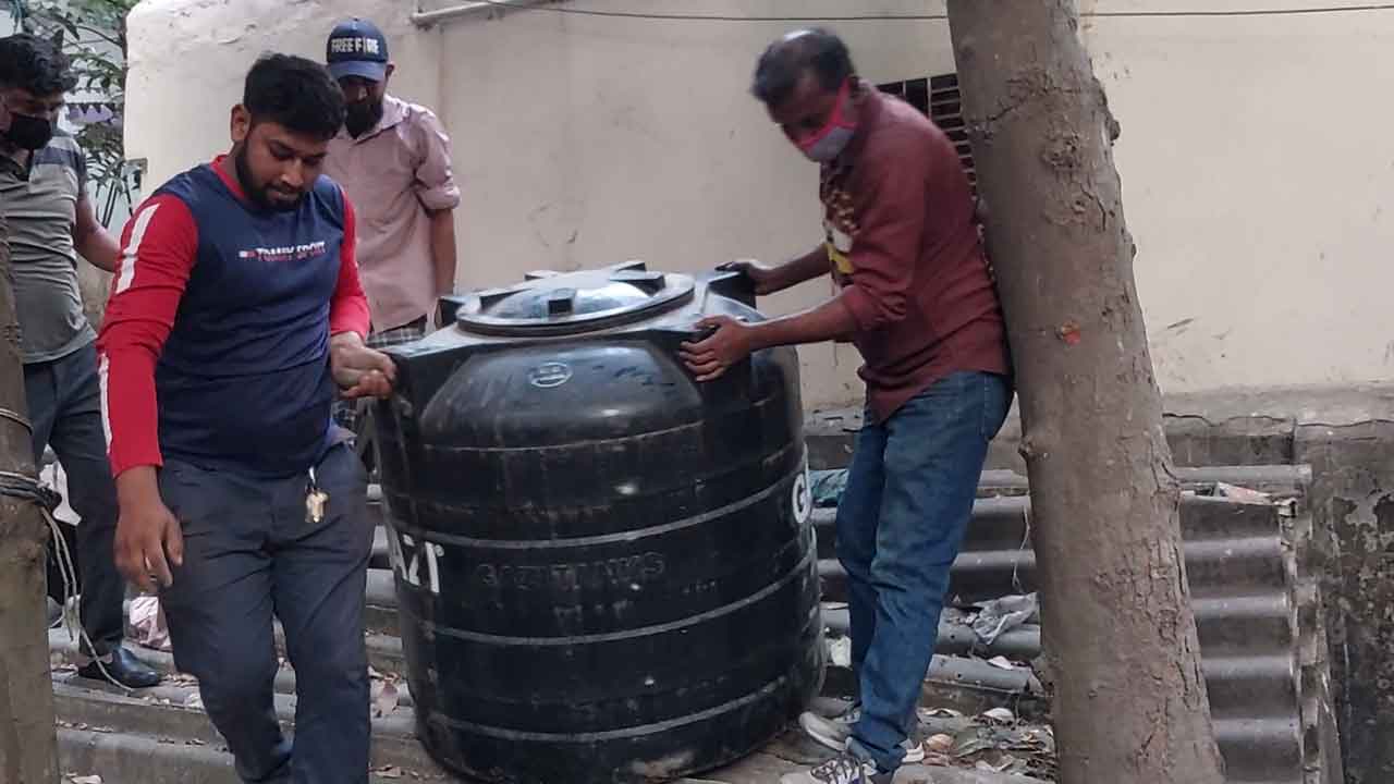 ব্রাহ্মণবাড়িয়ায় পানির ট্যাংক থেকে যুবকের অর্ধগলিত মরেদহ উদ্ধার