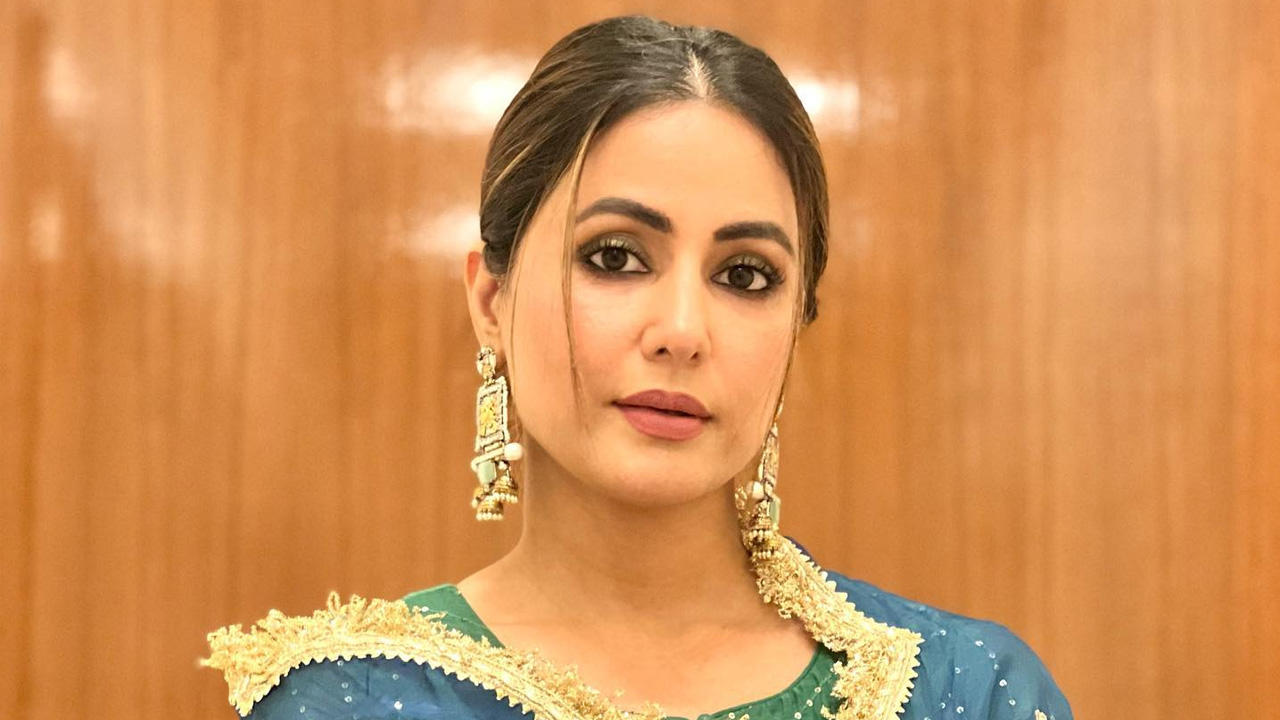 মা কাঁদলে কিছুই করার থাকত না: হিনা খান