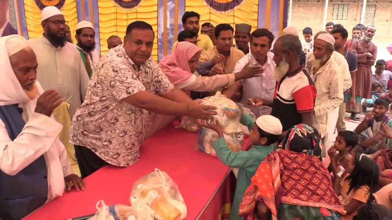 লালমনিরহাটে ৬ শতাধিক অসহায় পরিবারের মধ্যে ঈদ সামগ্রী বিতরণ
