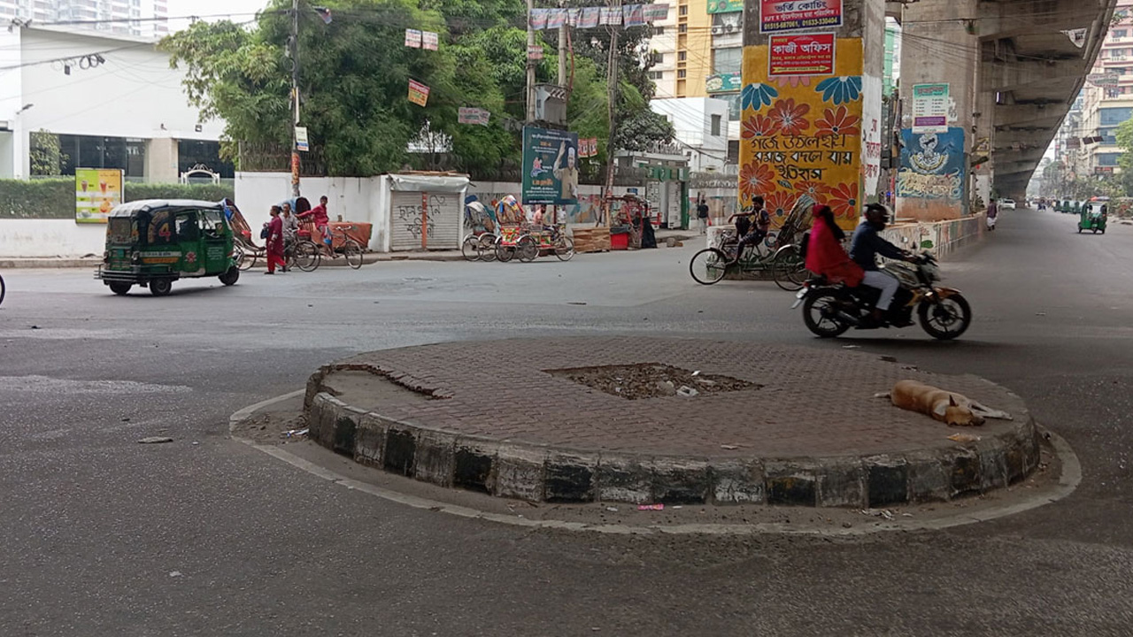 ঈদের ছুটিতে ঢাকার রাজপথ জনশূন্য