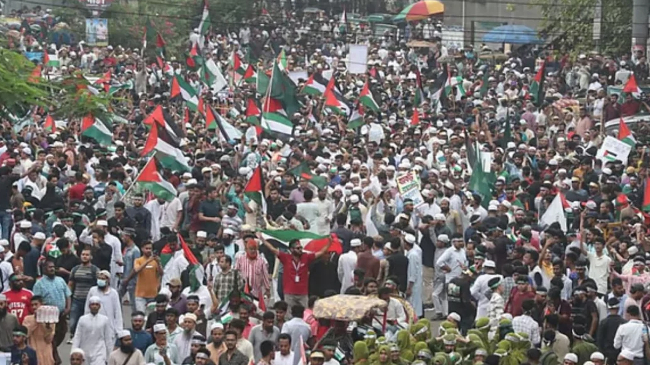 &lsquo;তুমি কে আমি কে, ফিলিস্তিন ফিলিস্তিন&rsquo;