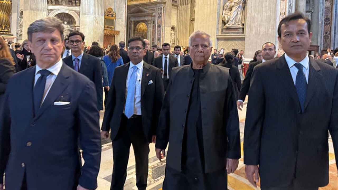 পোপ ফ্রান্সিসের অন্ত্যেষ্টিক্রিয়ায় যোগ দিয়েছেন প্রধান উপদেষ্টা