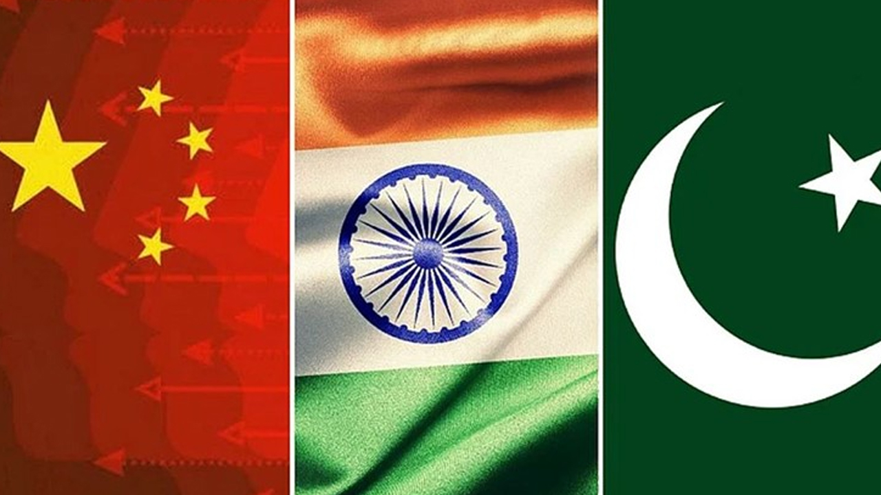 চীন, ভারত ও পাকিস্তানের পতাকা। সংগৃহীত ছবি