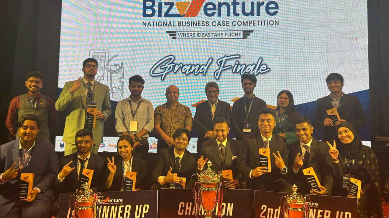 কুবিতে আয়োজিত অনার প্রেজেন্টস &lsquo;বিজভেঞ্চার&rsquo;-র বিজয়ী টিম প্যানিক অ্যাটাক&nbsp;