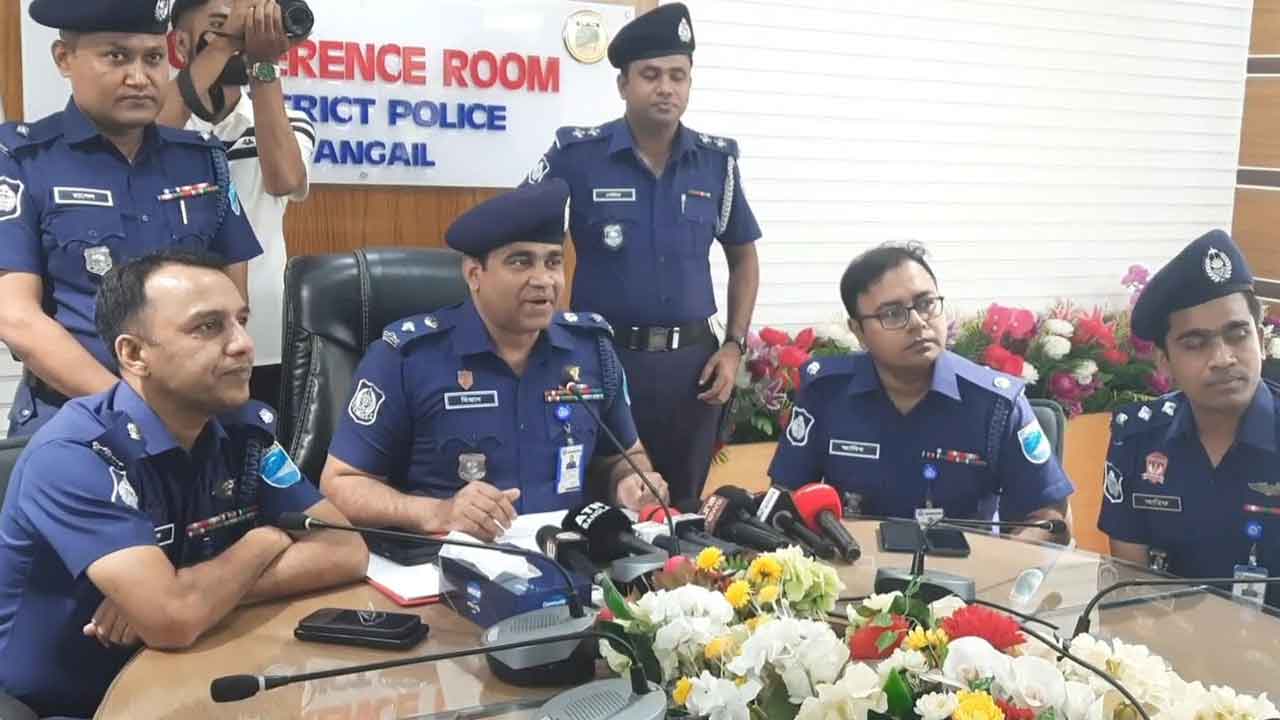 বুধবার (১৪ মে) দুপুরে  প্রেস ব্রিফিংয়ে টাঙ্গাইলের পুলিশ সুপার মো. মিজানুর রহমান