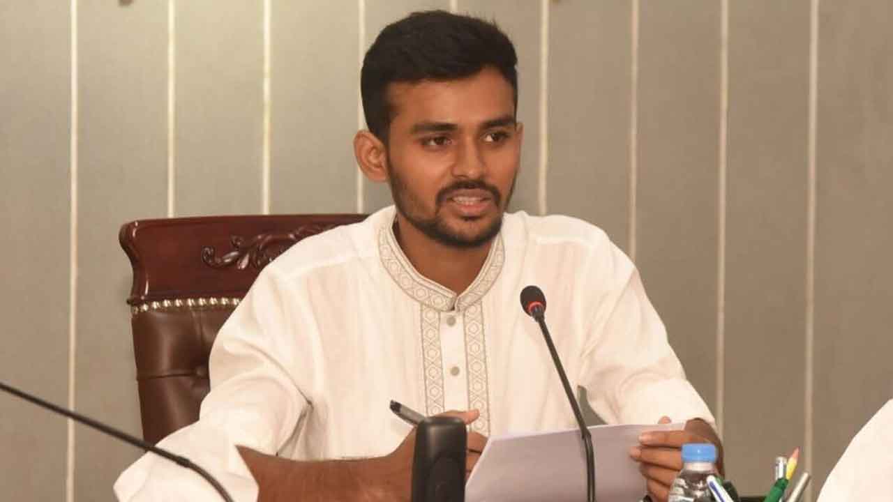 উপদেষ্টা আসিফ মাহমুদ সজীব ভূঁইয়া (ফাইল ছবি)