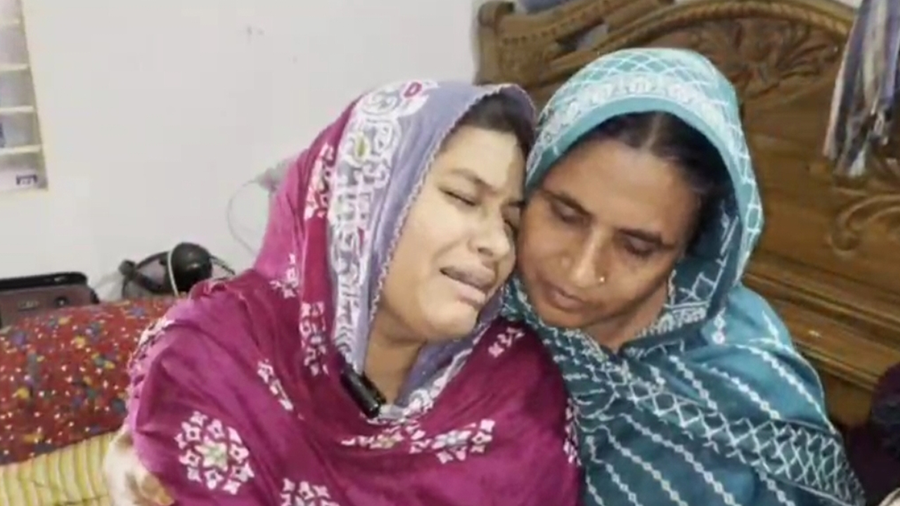 স্বজনদের আহাজারি। ছবি: দেশ টিভি