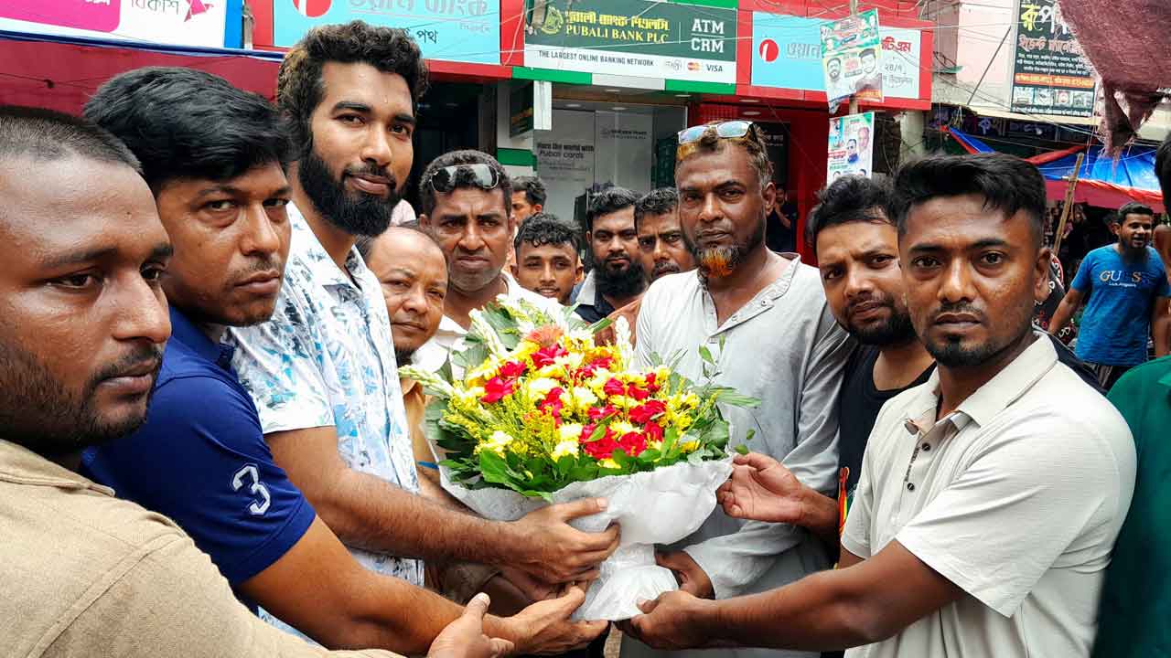 আ.লীগ নেতাসহ ২ শতাধিক মৎস্য ব্যবসায়ীর এনসিপিতে যোগদান