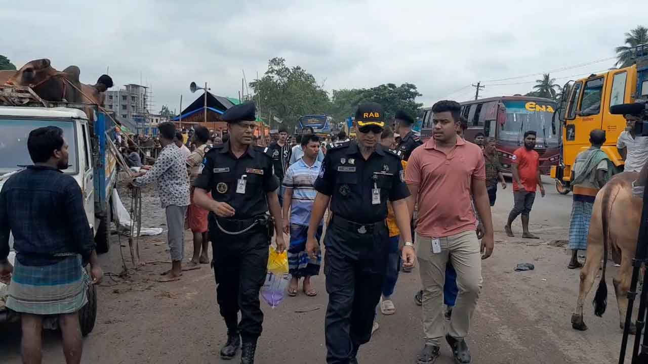 টেকেরহাটের গরুর হাট পরিদর্শনে র&zwj;্যাব, দুস্কৃতিকারীদের বিরুদ্ধে কঠোর হুঁশিয়ারি