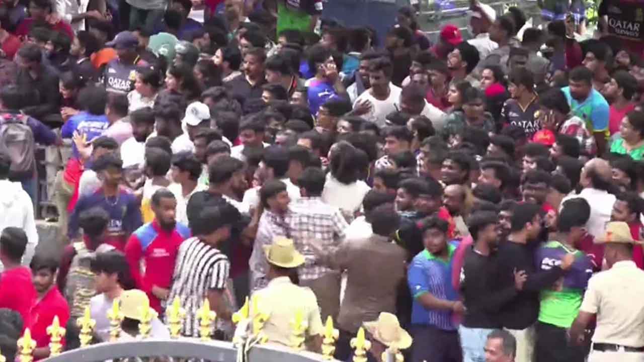 আরসিবির আইপিএল শিরোপা জয়োৎসবে পদদলিত হয়ে ১১ জনের মৃত্যু