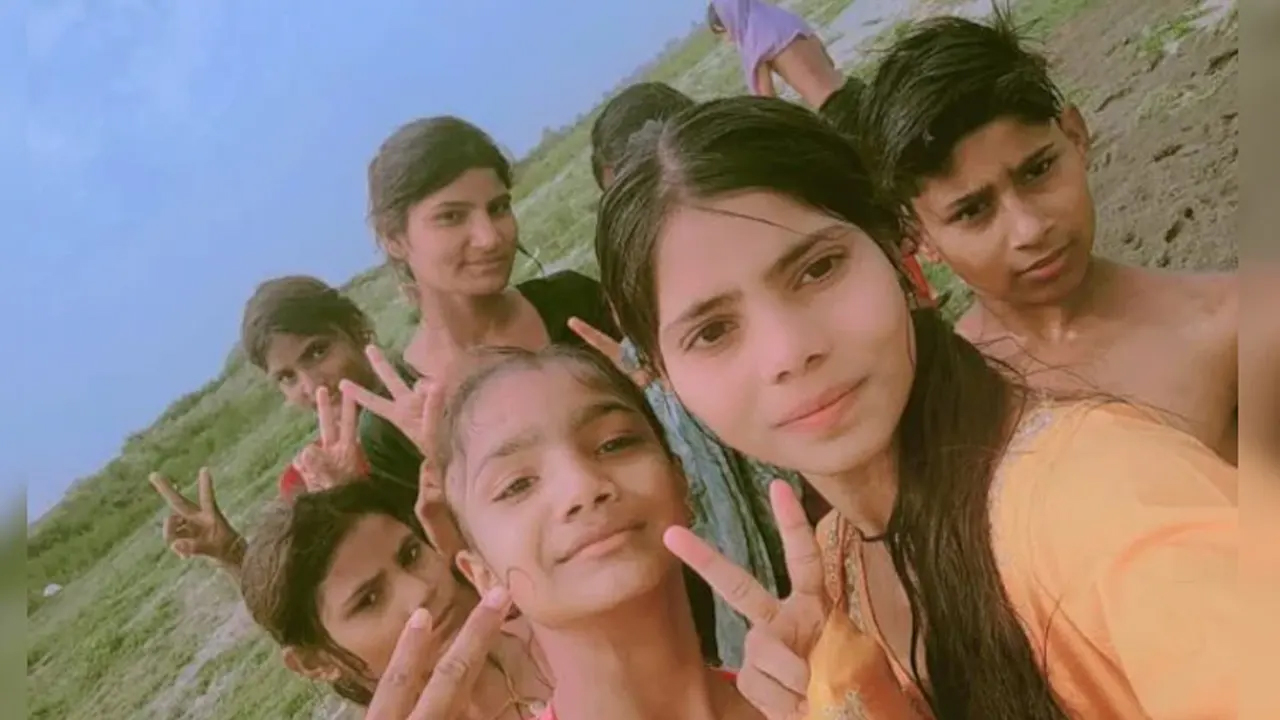 রিলস বানানোর সময় যমুনায় ৬ কিশোরীর মৃত্যু