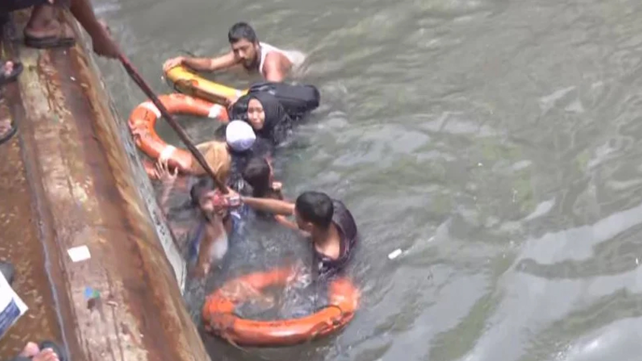 লঞ্চে উঠতে গিয়ে বুড়িগঙ্গায় পড়ে গেলেন নারী-শিশুসহ ৫ যাত্রী
