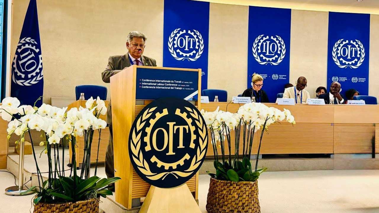 শ্রম অধিকার সুরক্ষায় নিবিড়ভাবে কাজ করতে চায় বাংলাদেশ: শ্রম উপদেষ্টা