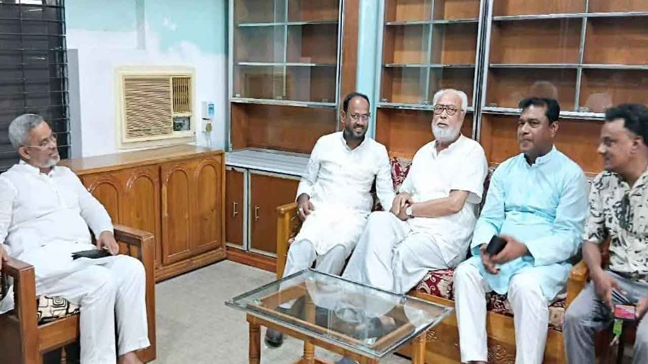 সমবেদনা জানাতে কাদের সিদ্দিকীর বাসায় বিএনপি নেতা টুকু