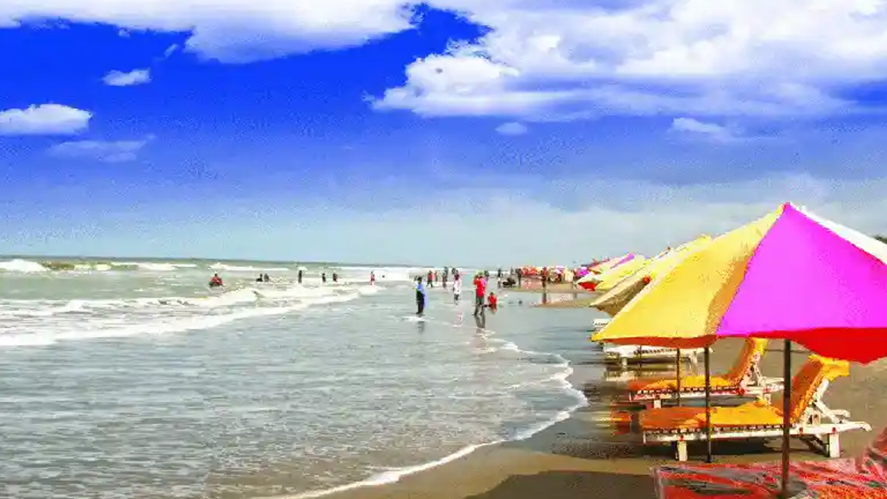 কক্সবাজারে হোটেল থেকে ৪৮ তরুণ-তরুণী আটক