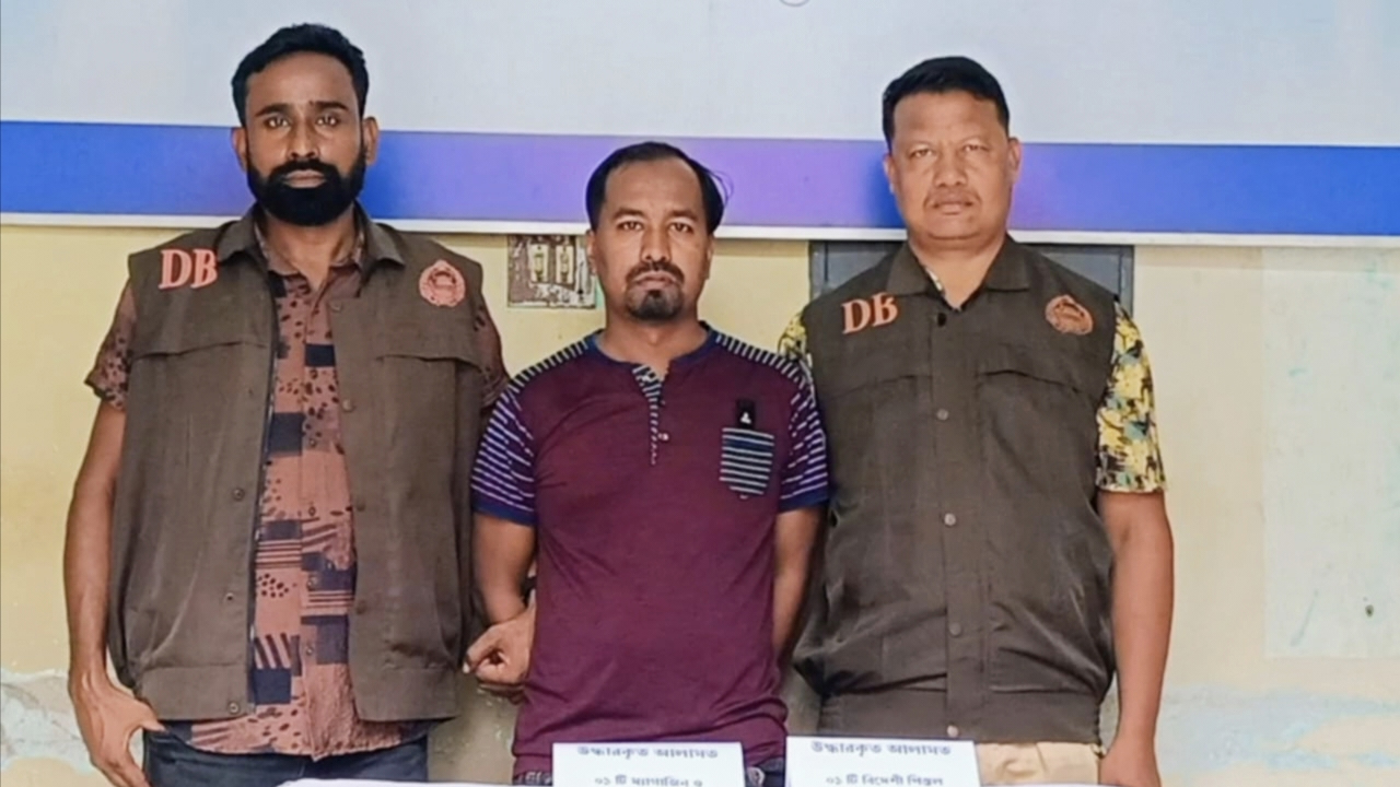 বিদেশি পিস্তল ও গুলিসহ শীর্ষ সন্ত্রাসী গ্রেপ্তার